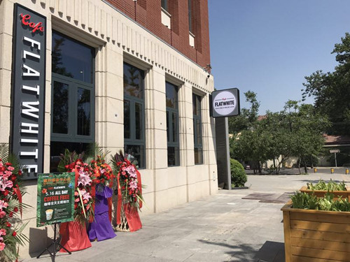 建外媒体中心Café Flat White咖啡店开业——记建外媒体中心媒体家第十六家商铺开业