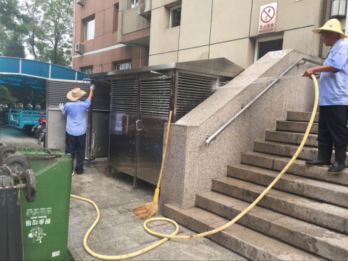 爱岗敬业，无私奉献——运康公司塔园公寓保洁队的责任 